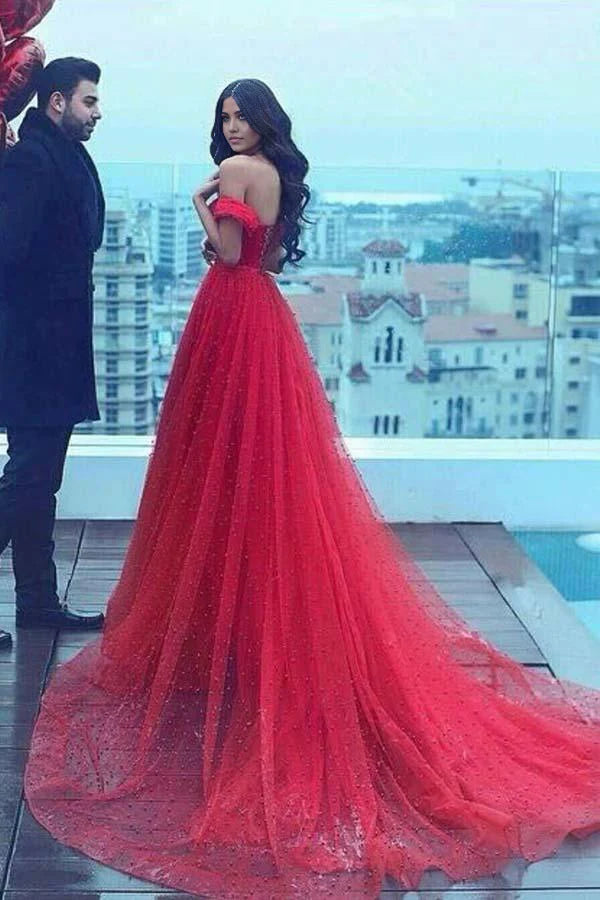 Vestido de fiesta de tul rojo oscuro con cola de corte A y hombros descubiertos